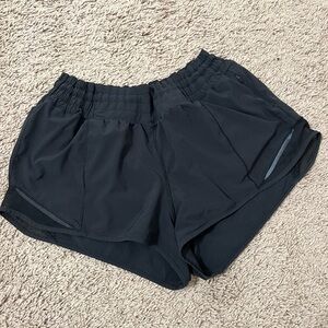 lululemon hotty hot high rise 2.5 inch shorts